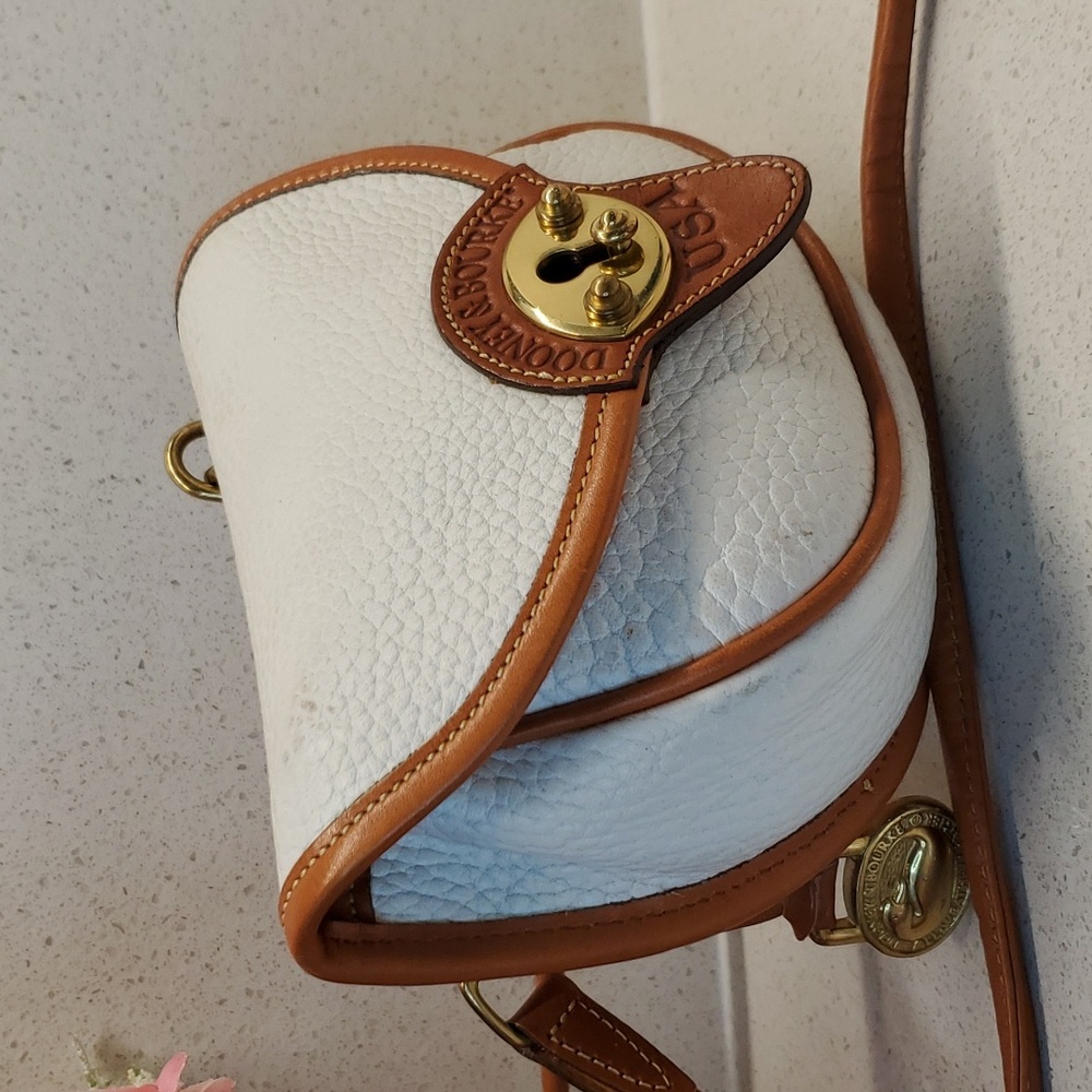 USA 🇺🇸 Vintage and Rare  DOONEY & BOURKE pebbled leather crossbody bag - Picture 2 of 10
